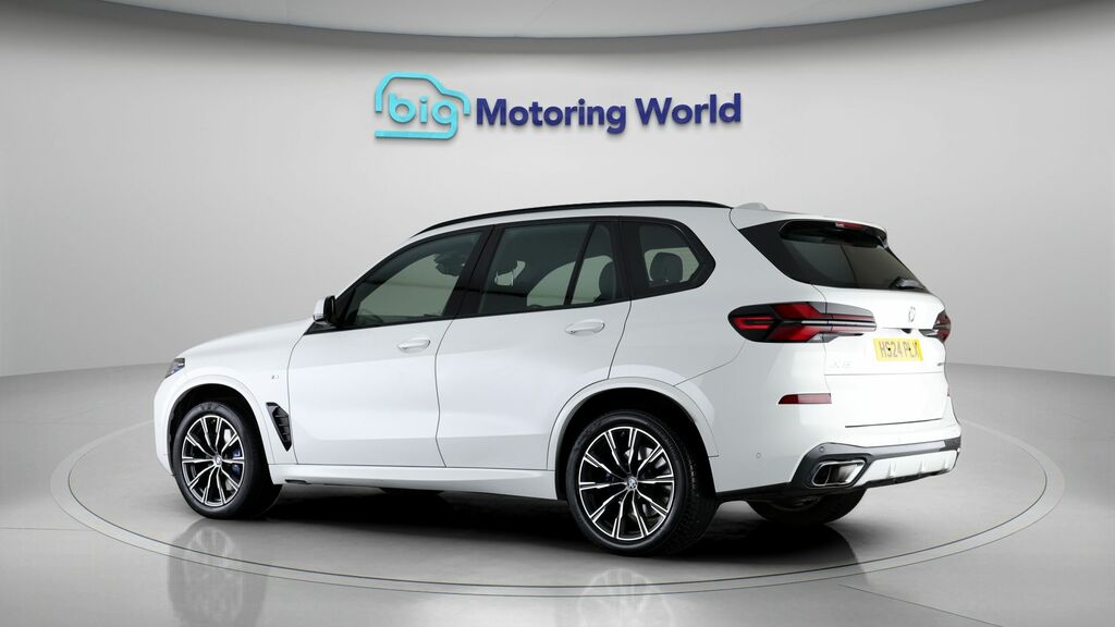 BMW X5 M M Sport White #5