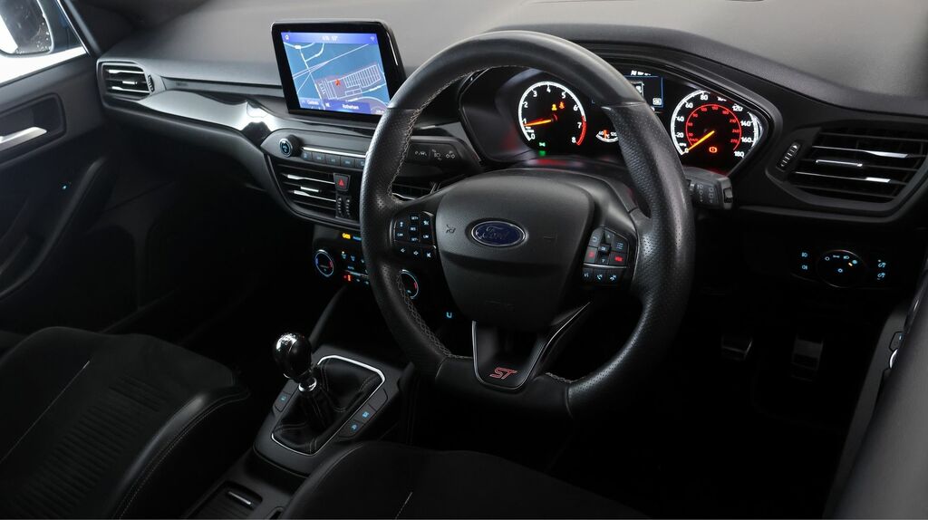 Ford Focus Active White #9