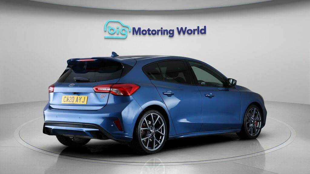 Ford Focus Active White #7