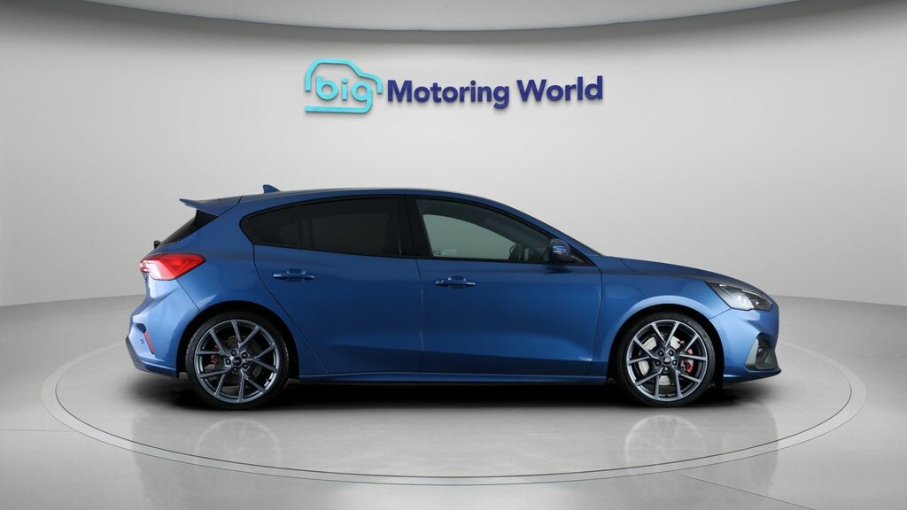 Ford Focus Active White #8