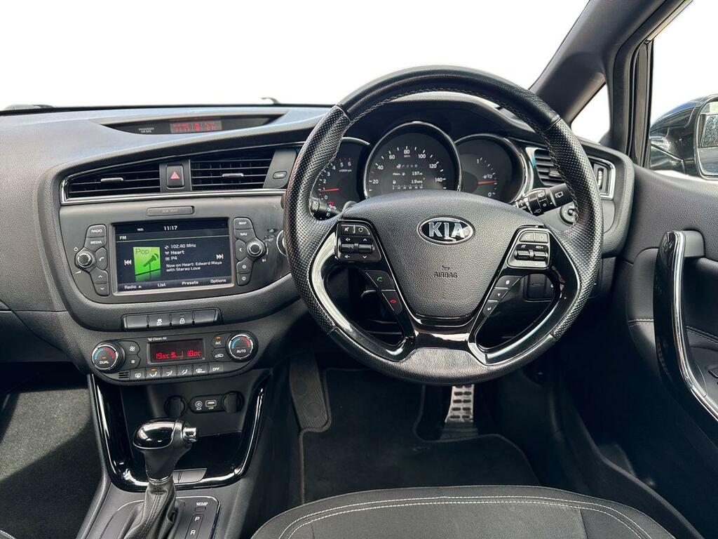 Kia Ceed Hatchback Red #11