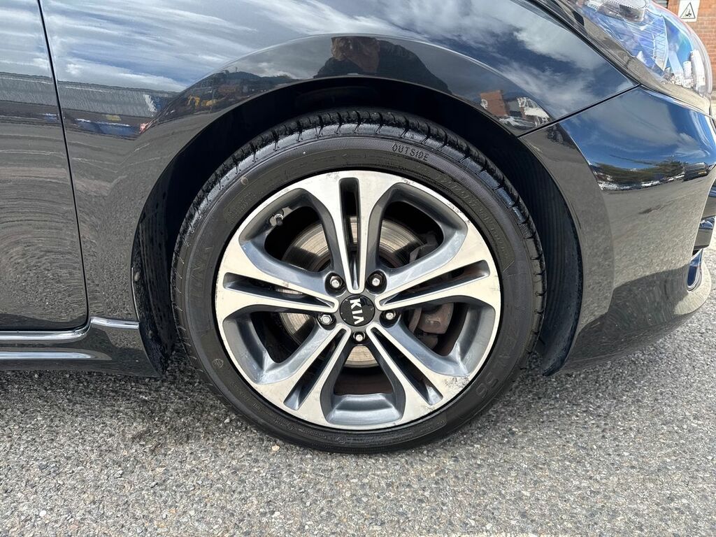 Kia Ceed Hatchback Red #9