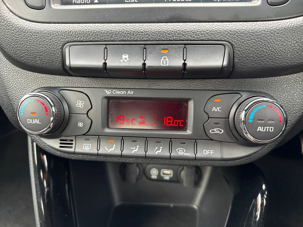Kia Ceed Hatchback Red #15