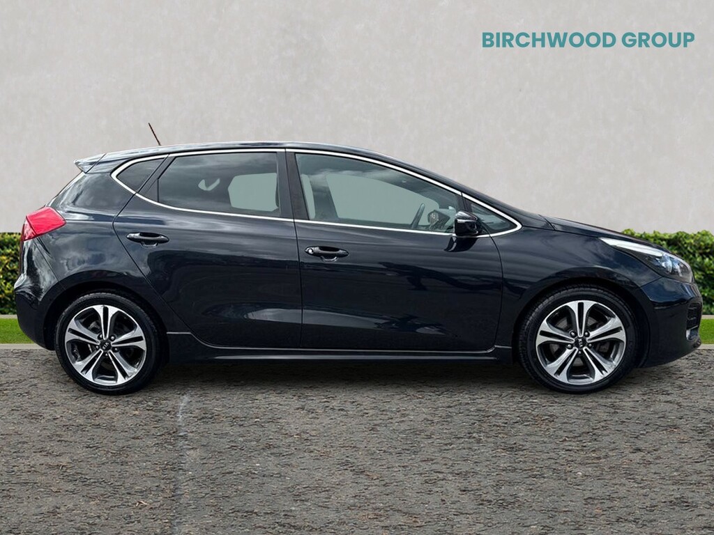 Kia Ceed Hatchback Red #2