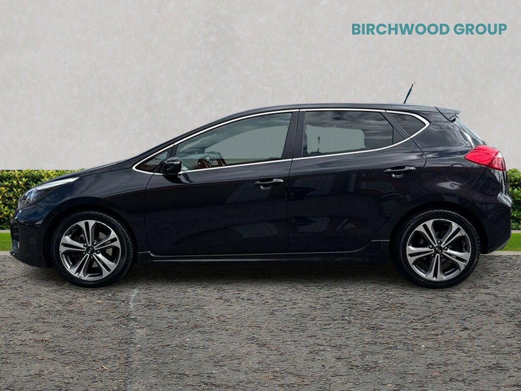 Kia Ceed Hatchback Red #6