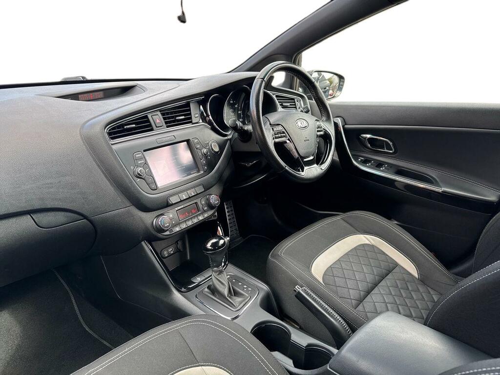Kia Ceed Hatchback Red #13