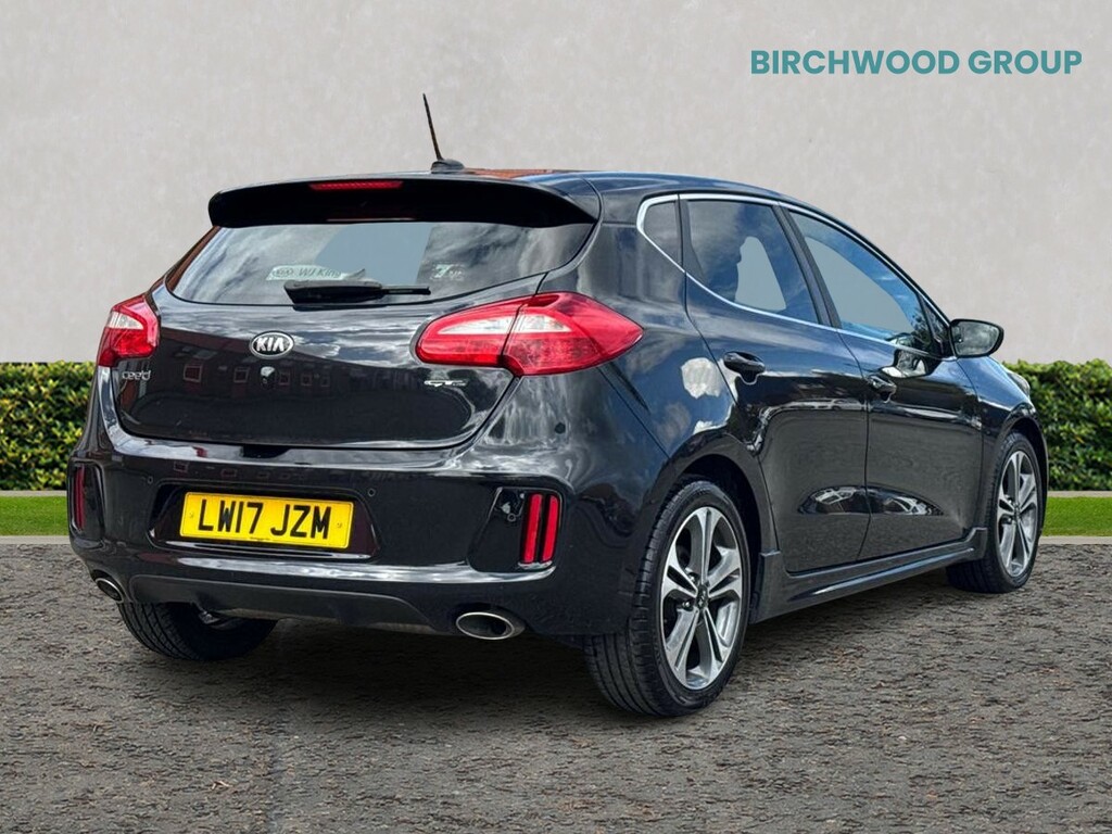Kia Ceed Hatchback Red #3