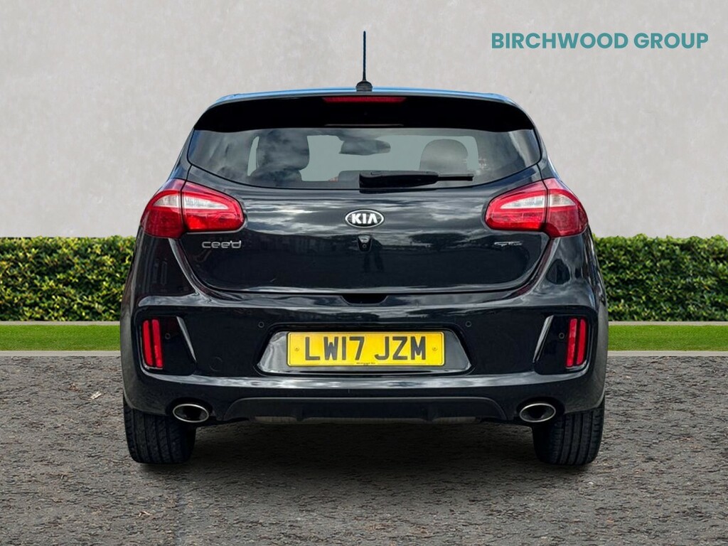 Kia Ceed Hatchback Red #4