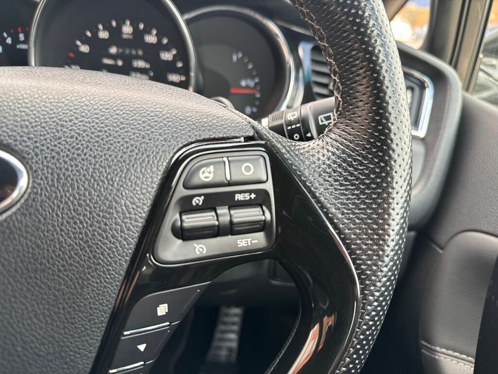 Kia Ceed Hatchback Red #22