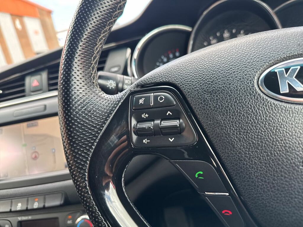 Kia Ceed Hatchback Red #21