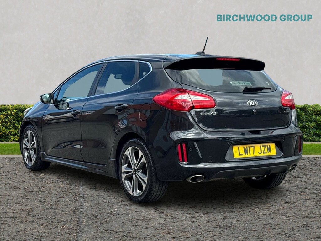 Kia Ceed Hatchback Red #5