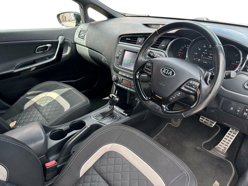 Kia Ceed Hatchback Red #10