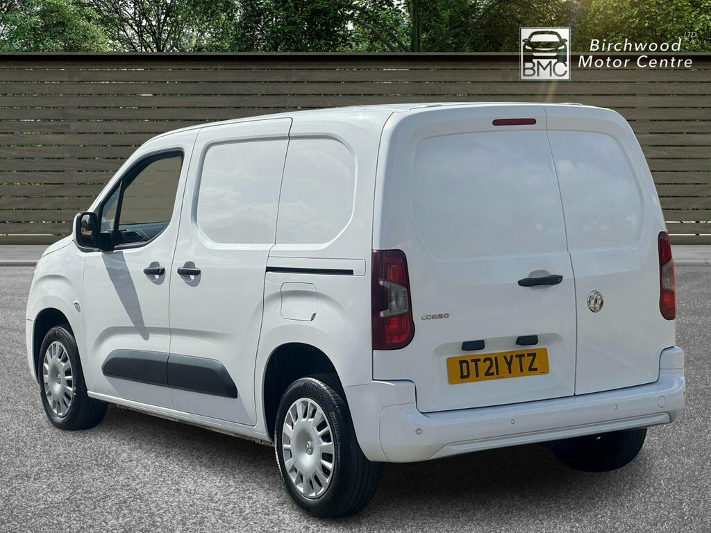 Vauxhall Combo 1.5L Sportive DT21YTZ White #5