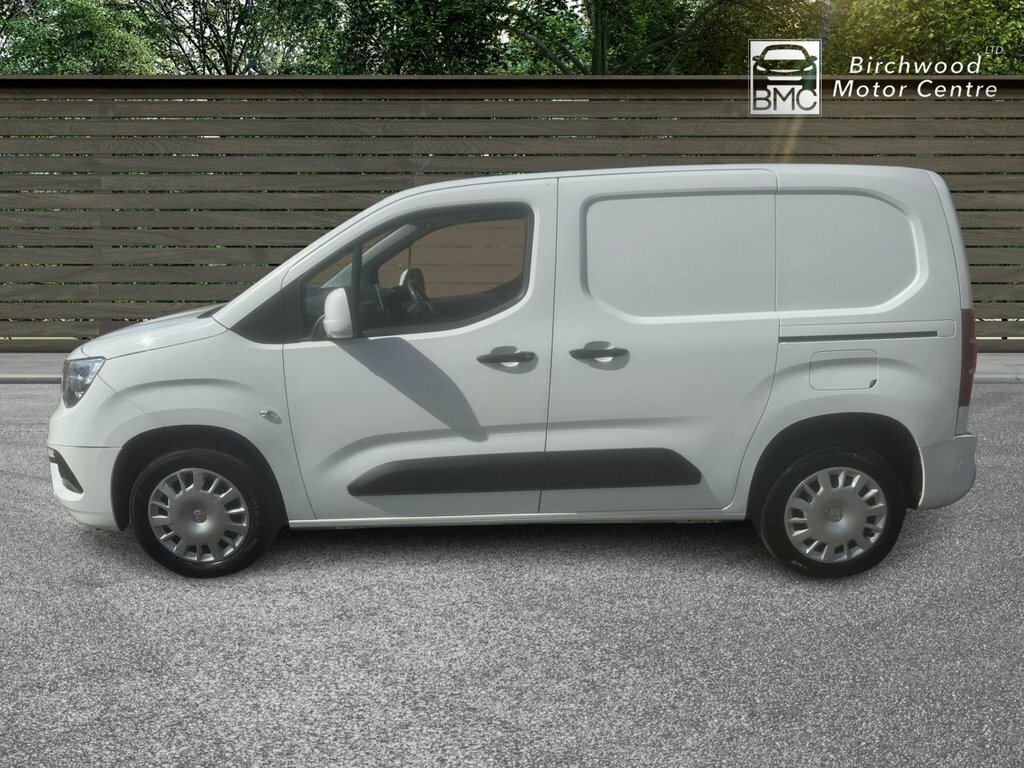 Vauxhall Combo 1.5L Sportive DT21YTZ White #4