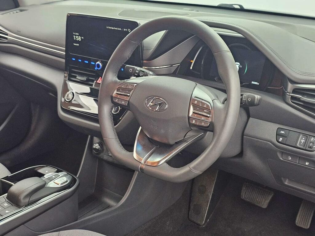Hyundai Ioniq 1.6 Gdi 105Ps Premium Plug-in Hybrid Black #9