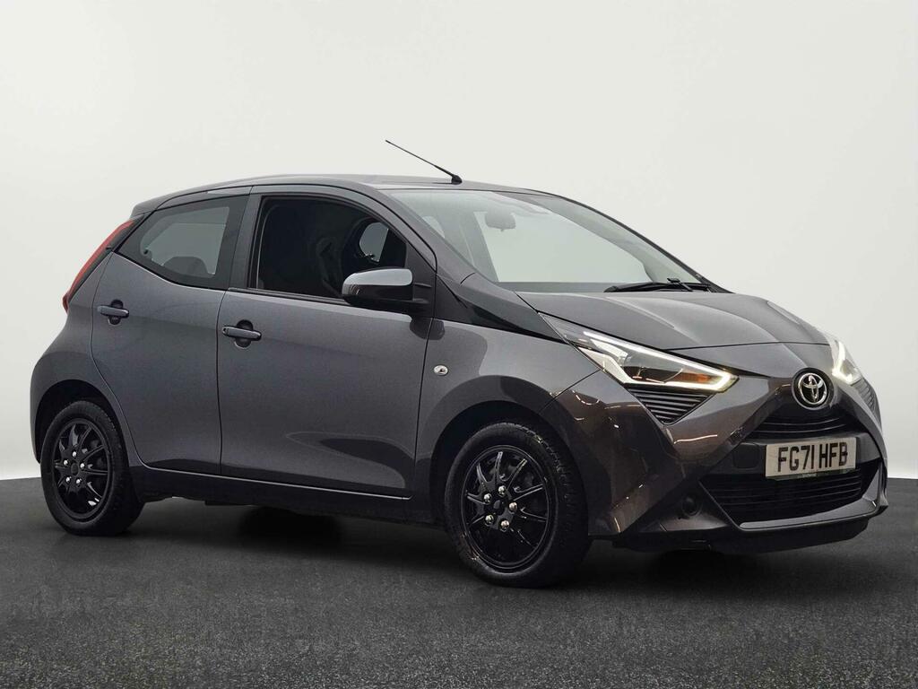 Toyota Aygo X X-play Grey