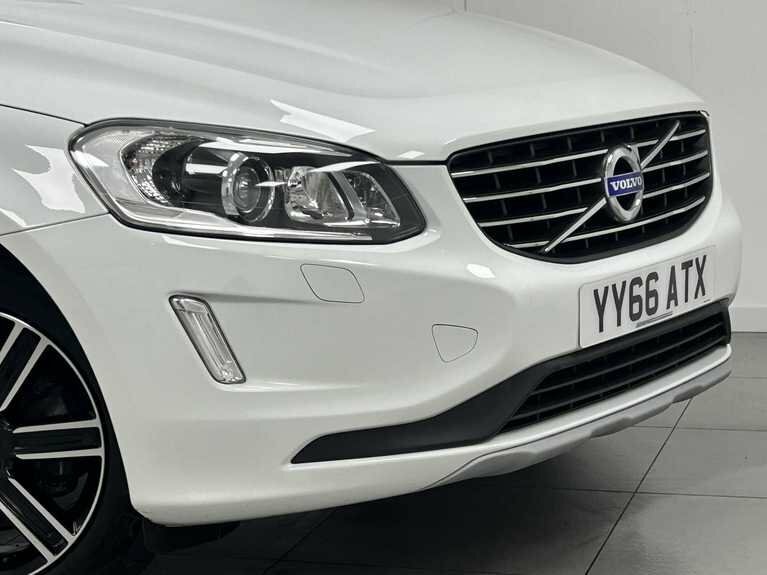 Volvo XC60 D5 220 Se Lux Nav YY66ATX #3