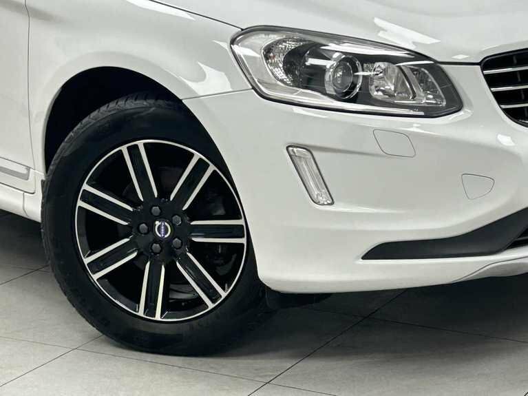 Volvo XC60 D5 220 Se Lux Nav YY66ATX #2