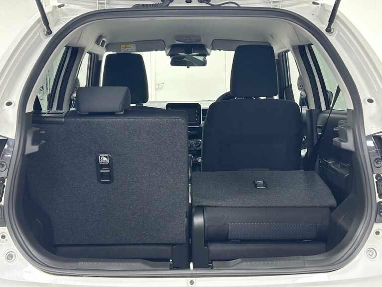 Suzuki Ignis Hatchback White #25