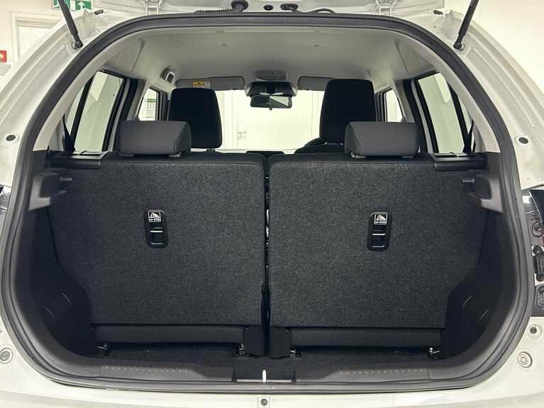 Suzuki Ignis Hatchback White #24