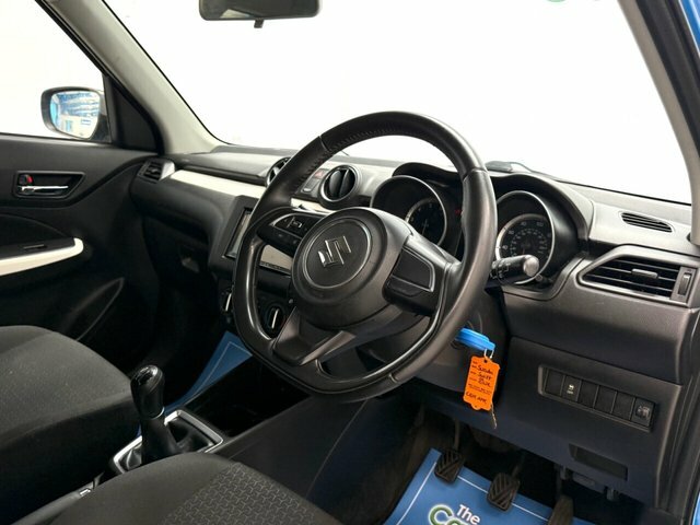 Suzuki Swift Dualjet Attitude Hatchback CE19APK Blue #4