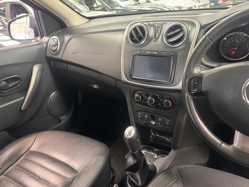 Dacia Sandero Stepway Stepway White #11