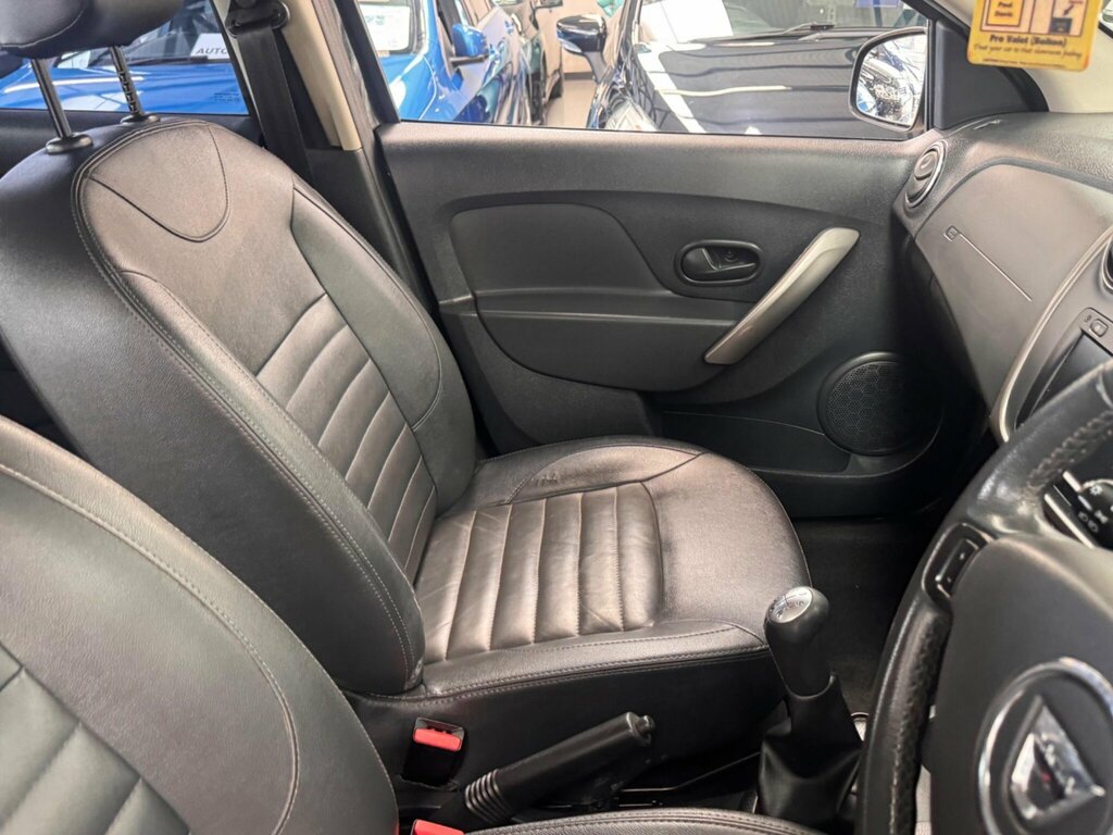 Dacia Sandero Stepway Stepway White #32