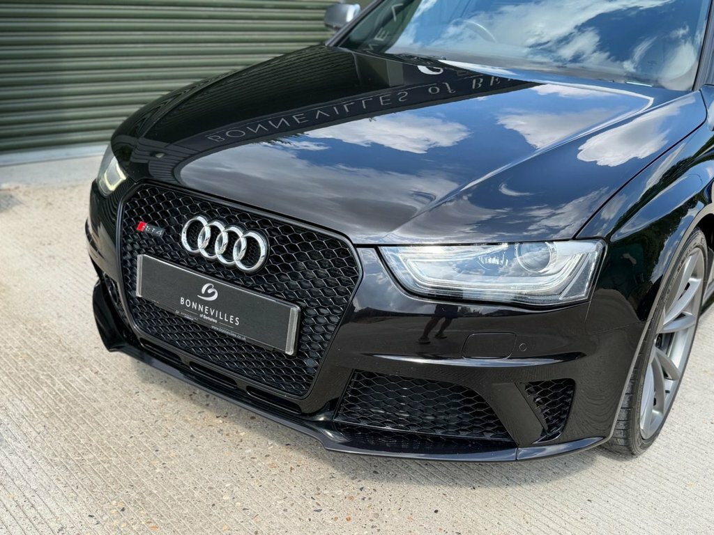 Audi RS4 Avant 4.2L Null White #17