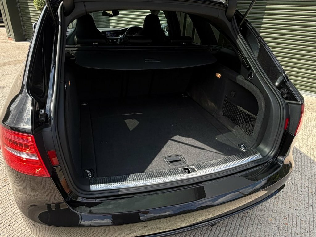 Audi RS4 Avant 4.2L Null White #30