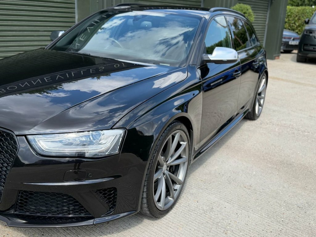 Audi RS4 Avant 4.2L Null White #16