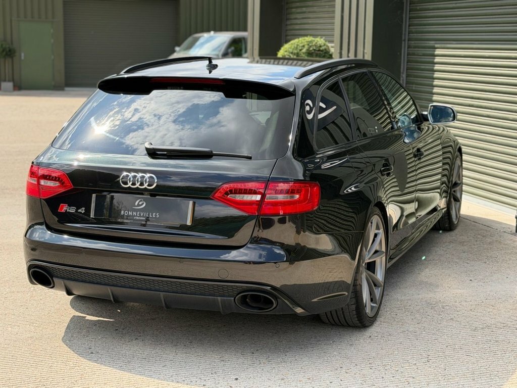 Audi RS4 Avant 4.2L Null White #21
