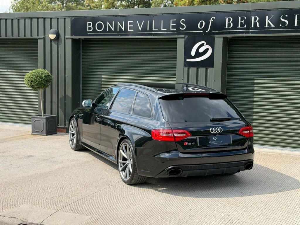 Audi RS4 Avant 4.2L Null White #19