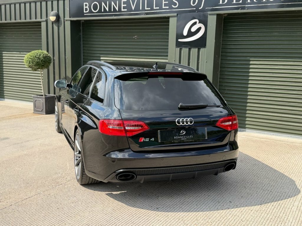 Audi RS4 Avant 4.2L Null White #23