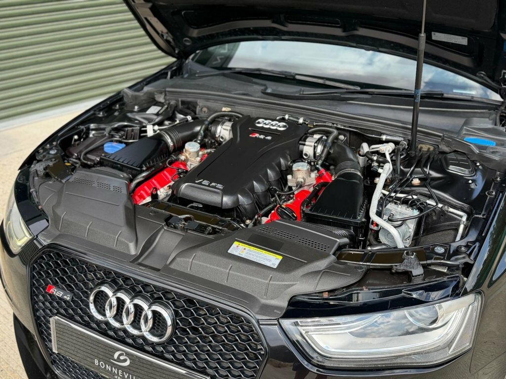 Audi RS4 Avant 4.2L Null White #14