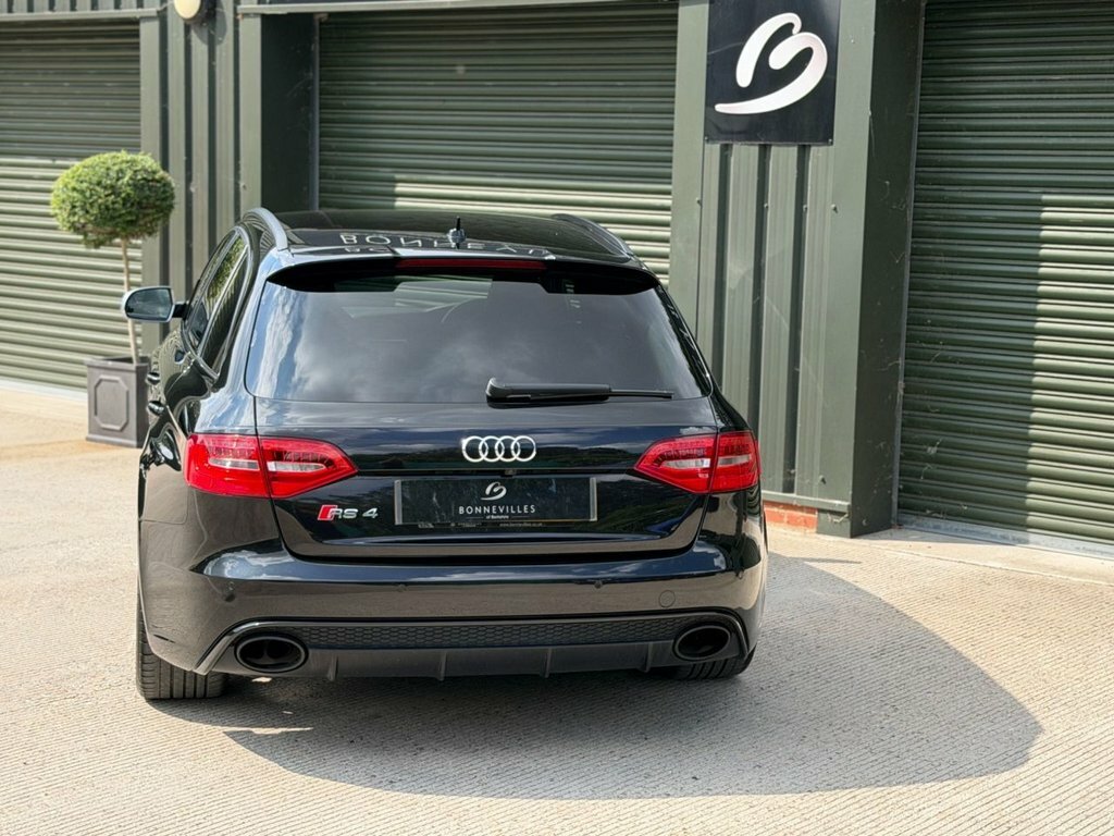Audi RS4 Avant 4.2L Null White #20
