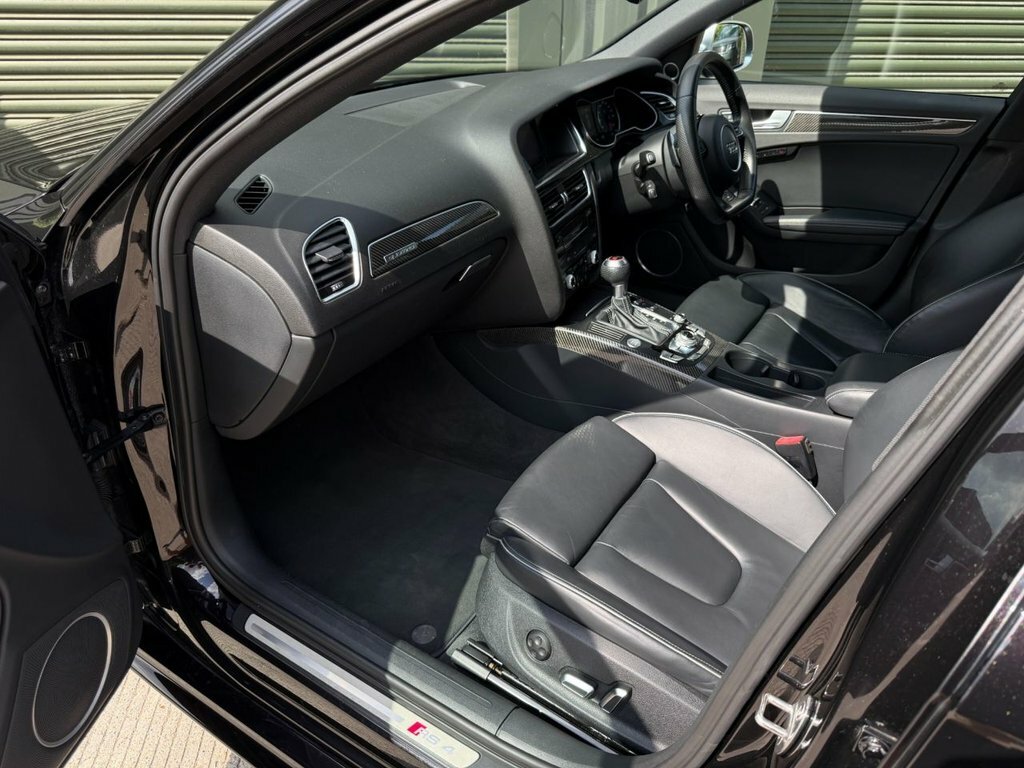 Audi RS4 Avant 4.2L Null White #25