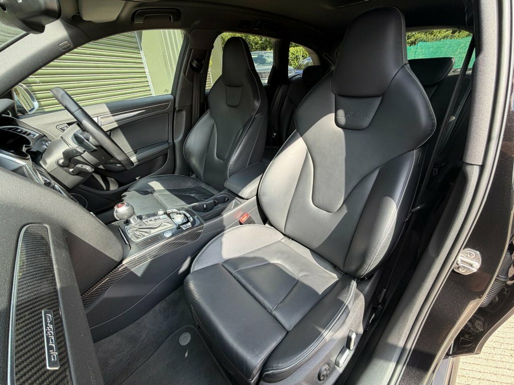 Audi RS4 Avant 4.2L Null Black