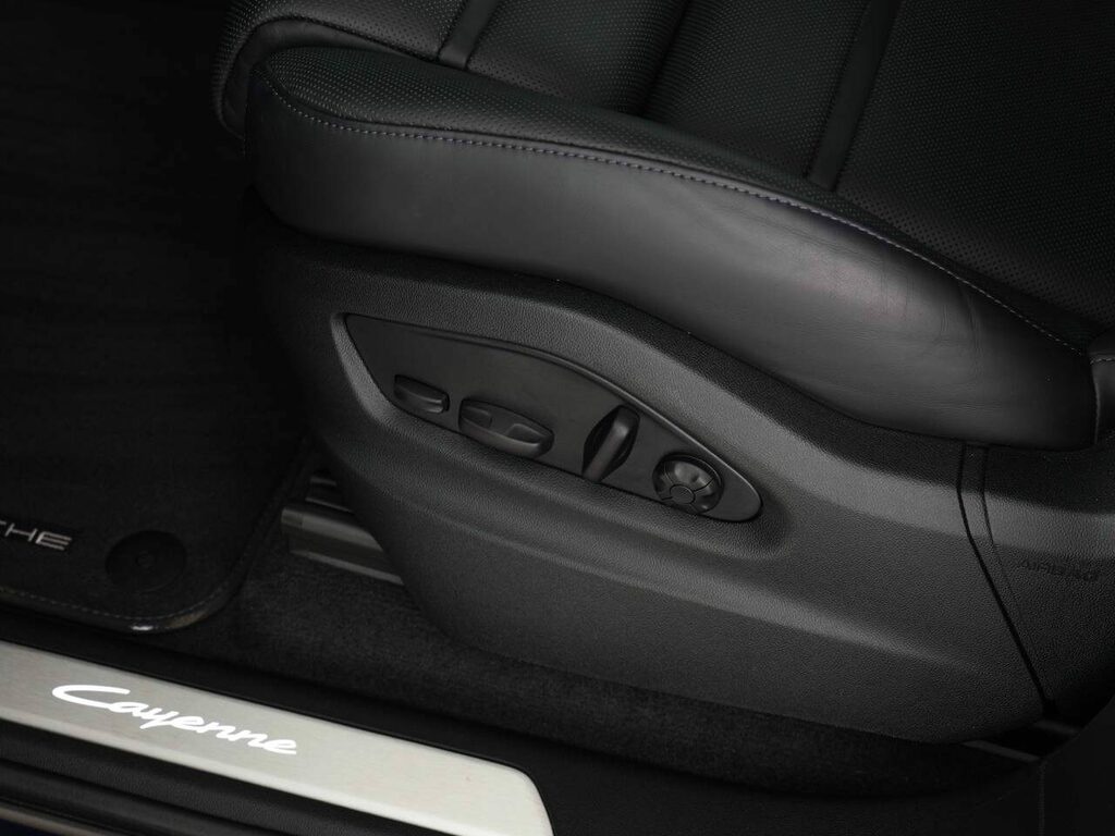 Porsche Cayenne Automatic  #34