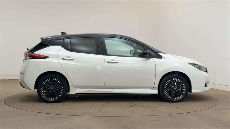 Nissan Leaf 160Kw E N-connecta 59Kwh Black #4