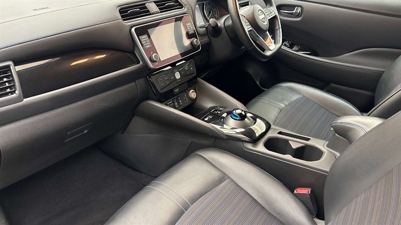 Nissan Leaf 160Kw E N-connecta 59Kwh Black #2