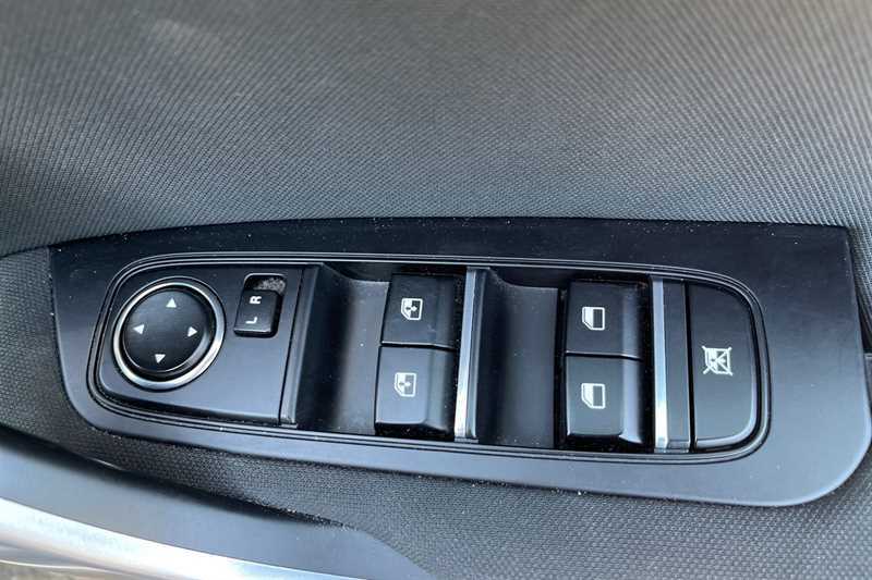 Kia Xceed 2 Red #21