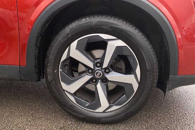 Nissan Qashqai 1.3 Dig-t Mh 158 N-connecta Xtronic Red #6