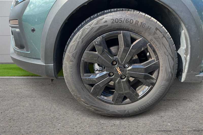 Dacia Sandero Stepway Hatchback Green #9