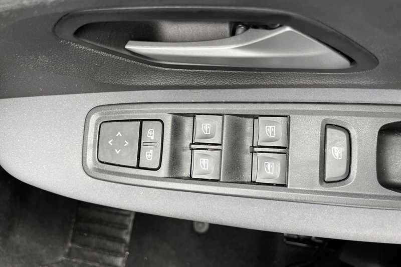 Dacia Sandero Stepway Hatchback Green #18