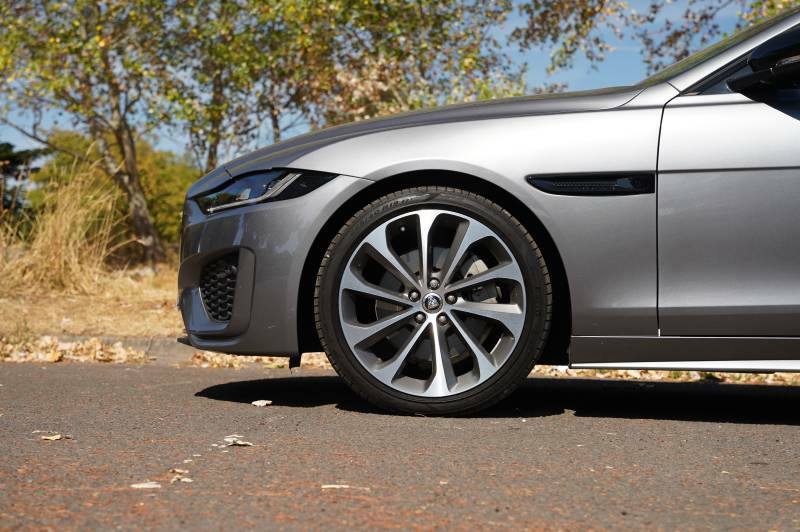 Jaguar XE D200 R-dynamic S Red #5