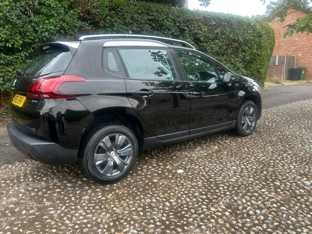 Peugeot 2008 1.2 Puretech Active Black #5
