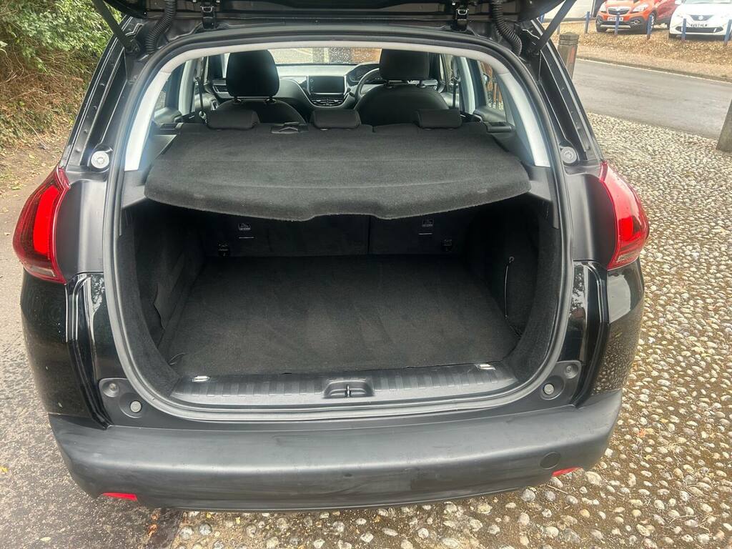 Peugeot 2008 1.2 Puretech Active Black #6