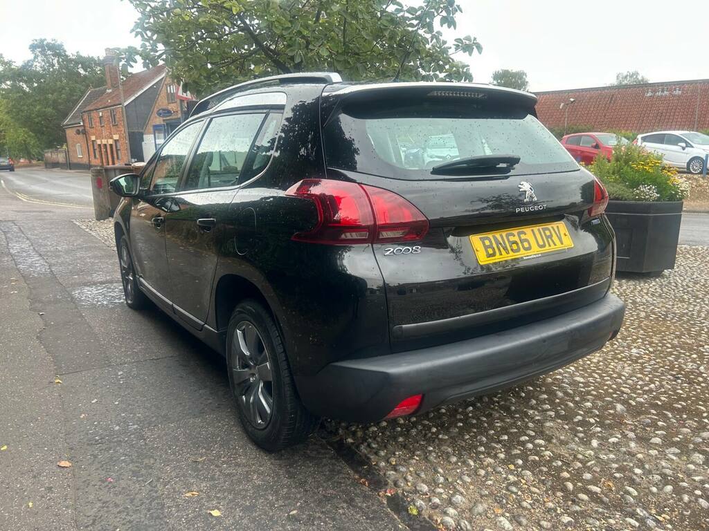 Peugeot 2008 1.2 Puretech Active Black #4