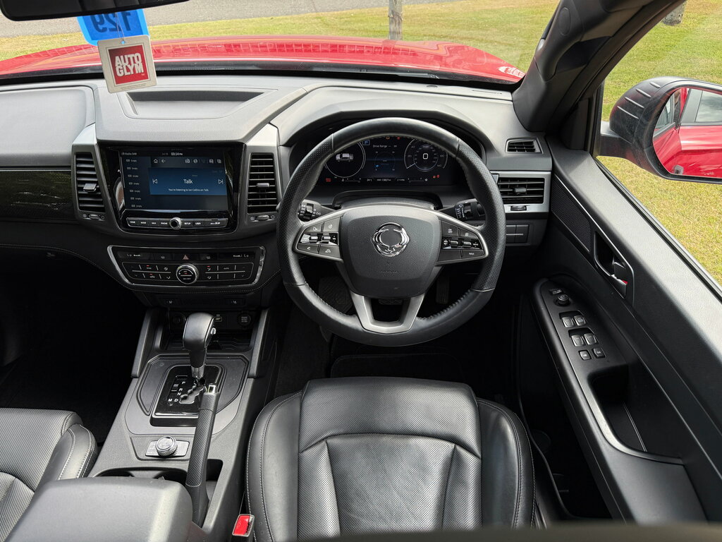 SsangYong Musso Plus White #11