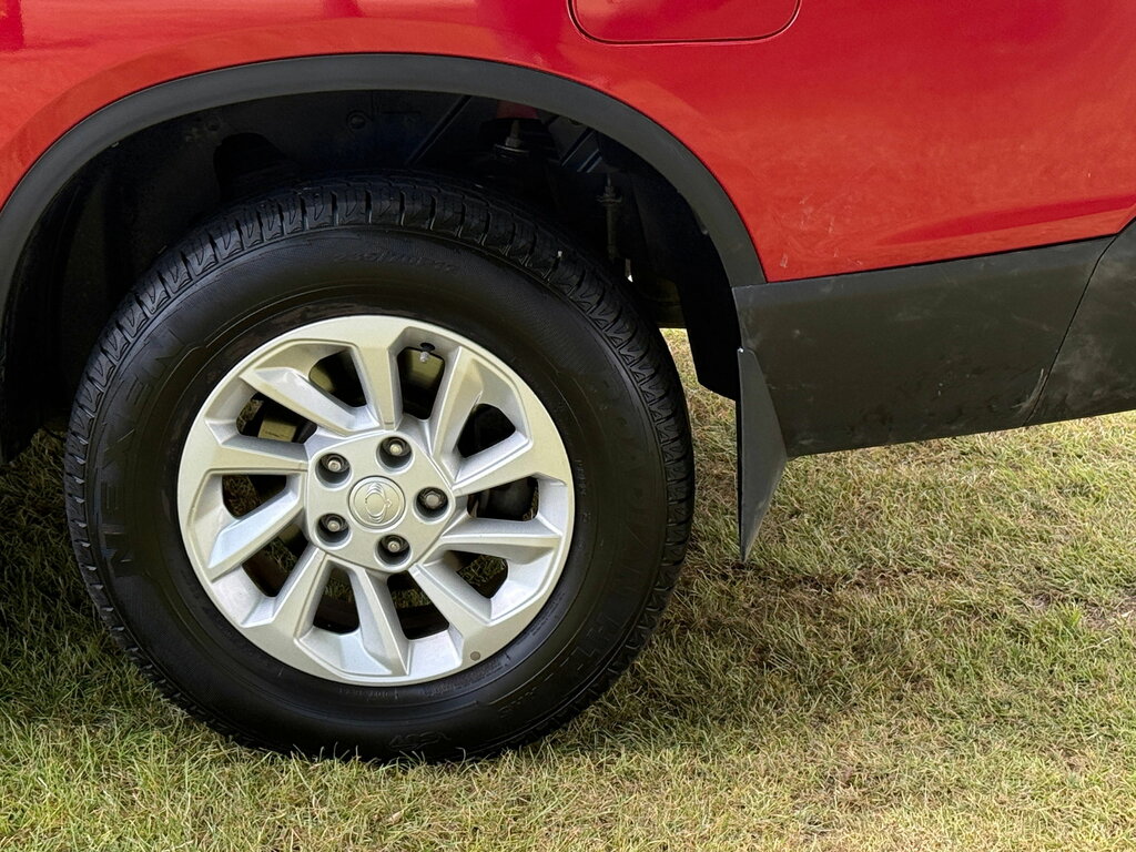 SsangYong Musso Plus White #9